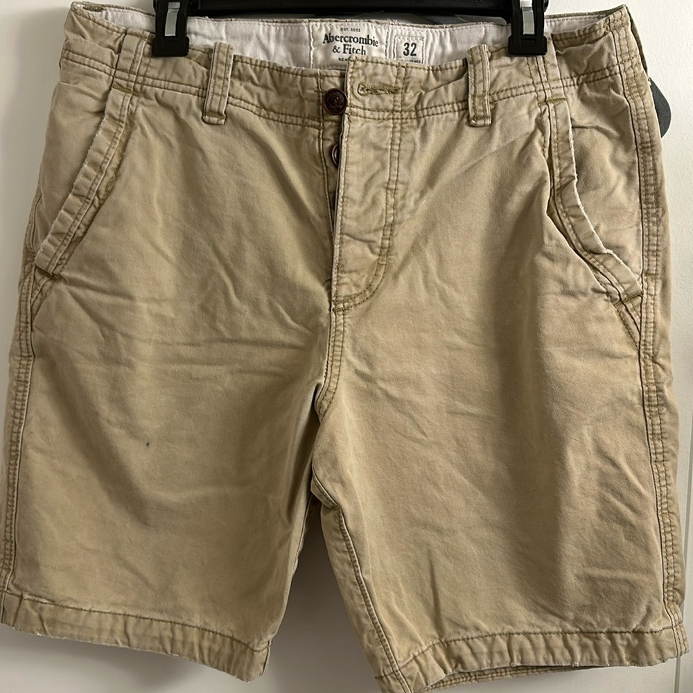 Abercrombie & Fitch men’s khaki shorts 32